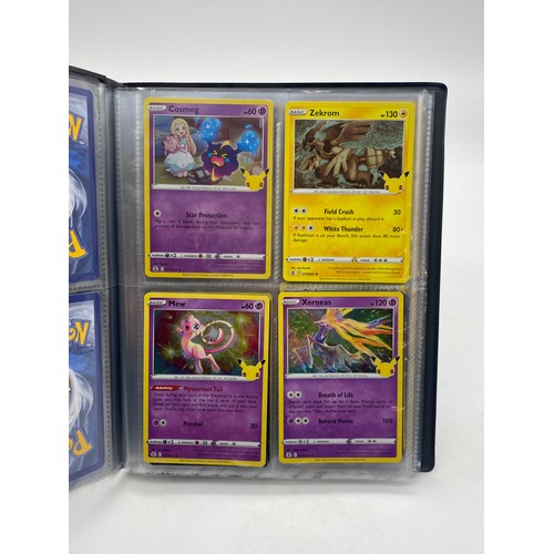 594 - SMALL BINDER OF POKÉMON TRADING CARDS