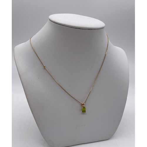 615 - 9CT GOLD TRACE CHAIN WITH GREEN CUSHION SET UNMARKED PENDANT