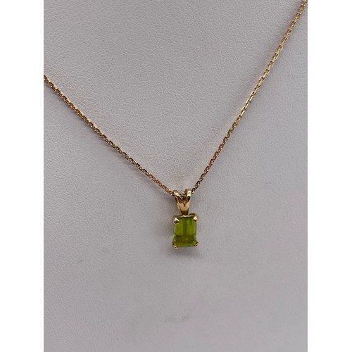 615 - 9CT GOLD TRACE CHAIN WITH GREEN CUSHION SET UNMARKED PENDANT