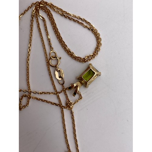 615 - 9CT GOLD TRACE CHAIN WITH GREEN CUSHION SET UNMARKED PENDANT