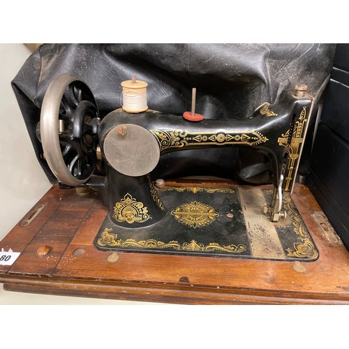76 - MAINS SEWING MACHINE