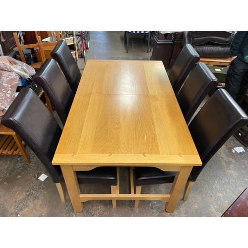178 - GOOD QUALITY OAK DINING TABLE WITH SIX TAN HIGH BACK CHAIRS