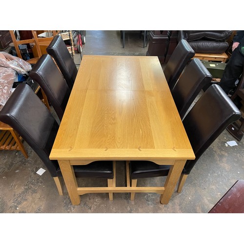 178 - GOOD QUALITY OAK DINING TABLE WITH SIX TAN HIGH BACK CHAIRS