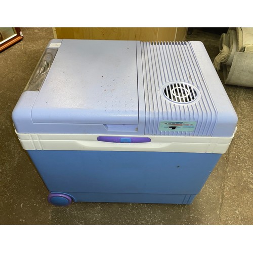 33 - MOBILE PULL ALONG COOLER BOX