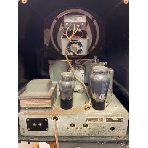 202 - BAKELITE CASED ARCHED MAINS RADIO