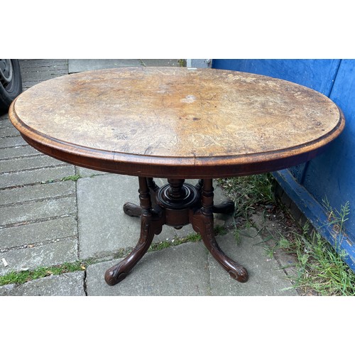 146 - VICTORIAN WALNUT AND MARQUETRY INLAID OVAL TILT TOP LOO TABLE