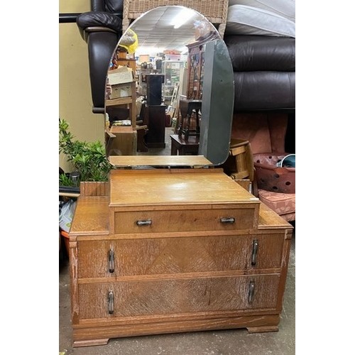 31 - DRESSING TABLE OAK