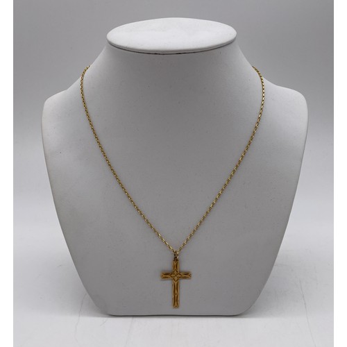 541 - 9CT GOLD ENGRAVED CROSS ON 9KT CHAIN 3G APPROX