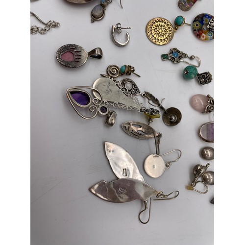 572 - BAG OF SILVER AND WHITE METAL JEWELLERY INCLUDING SEMI PRECIOUS STONE, MOSS AGATE, TURQUOISE MOUNTED... 