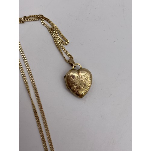 542 - 9CT GOLD FLAT CURB CHAIN WITH HEART SHAPED 9CT GOLD PLATED BACK AND FRONT LOCKET