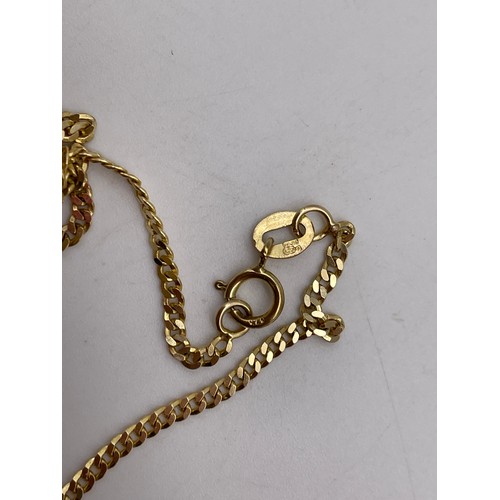 542 - 9CT GOLD FLAT CURB CHAIN WITH HEART SHAPED 9CT GOLD PLATED BACK AND FRONT LOCKET