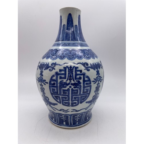 451 - CHINESE TRANSITIONAL STYLE BALUSTER BLUE AND WHITE VASE