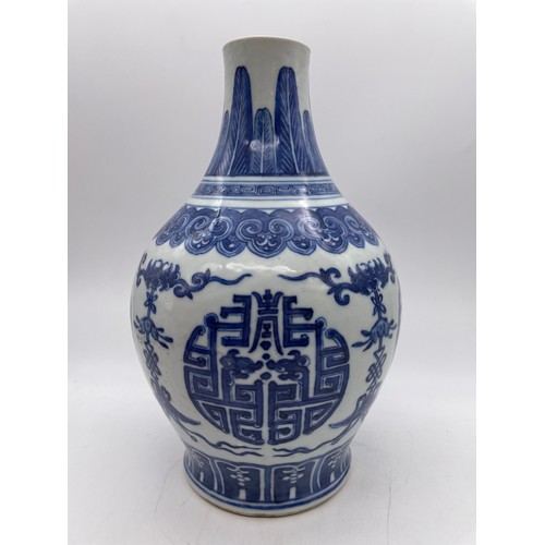 451 - CHINESE TRANSITIONAL STYLE BALUSTER BLUE AND WHITE VASE