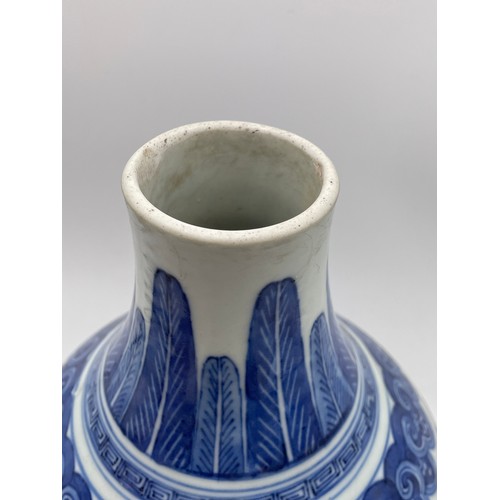 451 - CHINESE TRANSITIONAL STYLE BALUSTER BLUE AND WHITE VASE