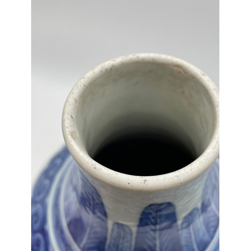 451 - CHINESE TRANSITIONAL STYLE BALUSTER BLUE AND WHITE VASE