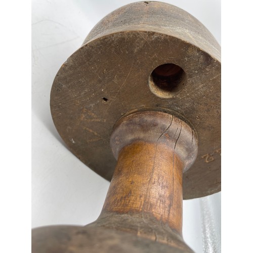 453 - VINTAGE WOODEN MILLINERS HAT STAND