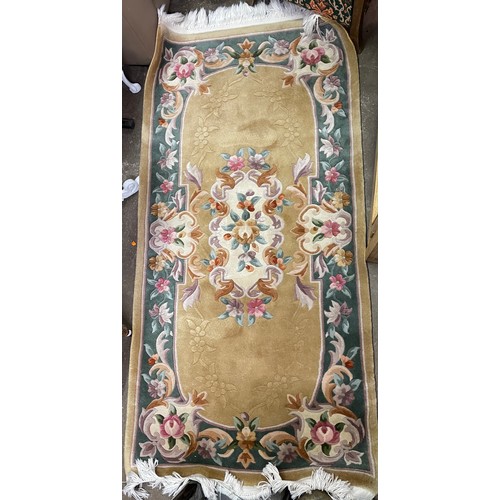 117A - GREEN FLORAL PATTERNED RUNNER