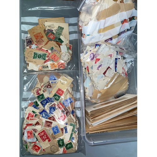 559 - BOX CONTAINING PACKETS AND ENVELOPES OF FRANKED GB STAMPS AND TWO BAGS OF THE SAME