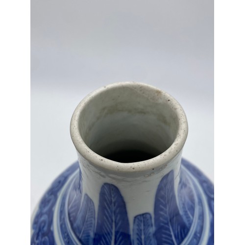 451 - CHINESE TRANSITIONAL STYLE BALUSTER BLUE AND WHITE VASE