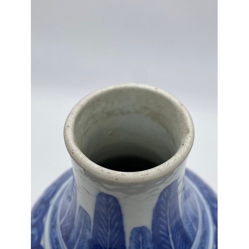 451 - CHINESE TRANSITIONAL STYLE BALUSTER BLUE AND WHITE VASE