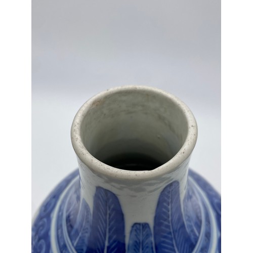 451 - CHINESE TRANSITIONAL STYLE BALUSTER BLUE AND WHITE VASE