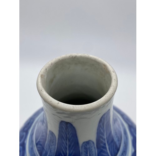 451 - CHINESE TRANSITIONAL STYLE BALUSTER BLUE AND WHITE VASE