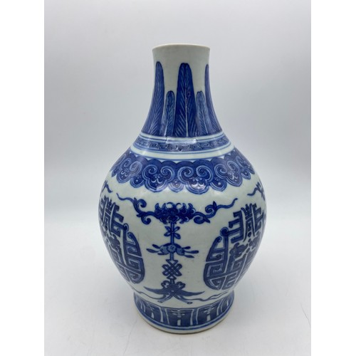 451 - CHINESE TRANSITIONAL STYLE BALUSTER BLUE AND WHITE VASE