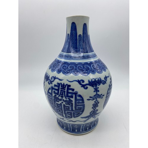 451 - CHINESE TRANSITIONAL STYLE BALUSTER BLUE AND WHITE VASE