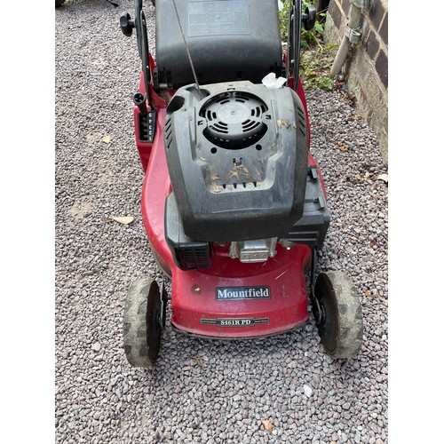 139 - MOUNTFIELD PETROL LAWNMOWER AND GRASSBOX