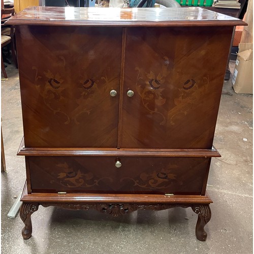 85 - ITALIAN WALNUT MARQUETRY CABINET ON CABRIOLE LEGS