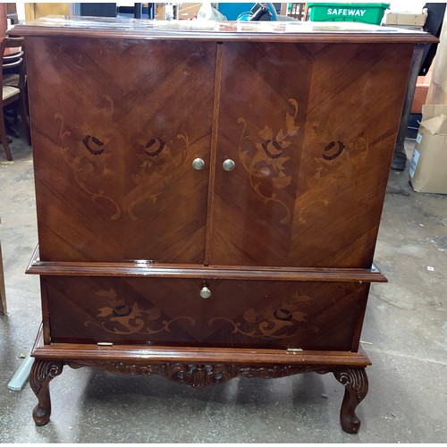 85 - ITALIAN WALNUT MARQUETRY CABINET ON CABRIOLE LEGS