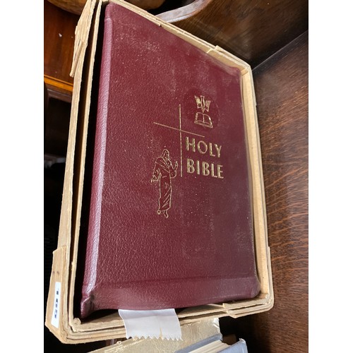 165 - ROYAL COMMEMORATIVE AND CORONATION SOUVENIR BOOKS, SILVER JUBILEE PICTURE BOOK & BIBLE