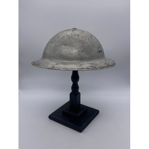 462 - WWII MILITARY TIN HELMET