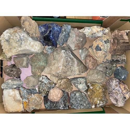 527 - TRAY OF LARGE ROCK AND MINERAL SAMPLES