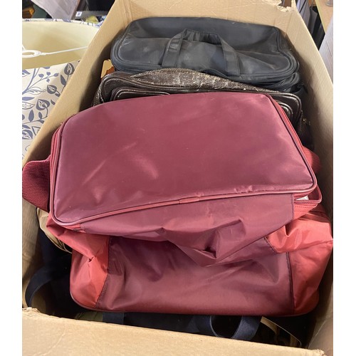 391 - SELECTION OF BAGS INCLUDING DUFFLE, SAMSONITE CROSS BODY AND BACKPACKS