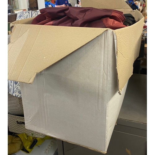 391 - SELECTION OF BAGS INCLUDING DUFFLE, SAMSONITE CROSS BODY AND BACKPACKS