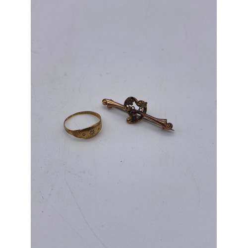 580 - 9CT GOLD ROSE GOLD BAR BROOCH AND POSSIBLY A 18CT GOLD RING STONES MISSING 3G APPROX