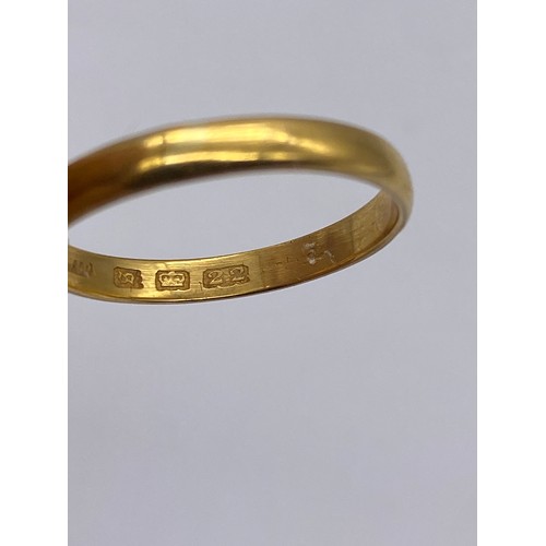 581 - 22CT GOLD WEDDING BAND 2G APPROX