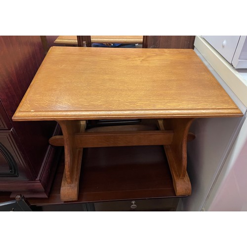 90 - OAK TRESTLE END OCCASIONAL TABLE