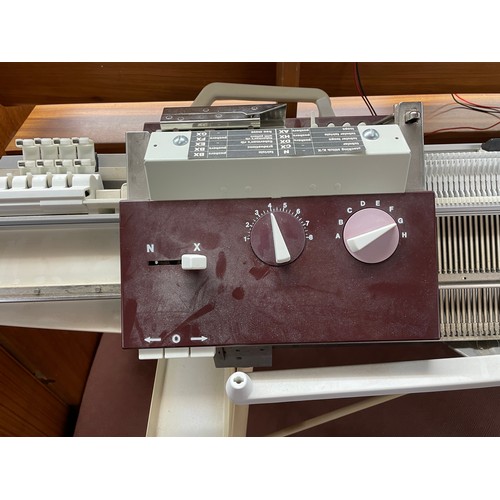 162 - PFAFF KNITTING MACHINE ON STAND, ACCESSORIES AND WOOL