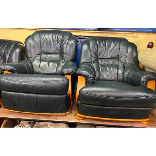 96 - WOODEN FRAMED DARK GREEN LEATHER THREE PIECE SUITE WITH MANUAL RECLINING ARMCHAIR