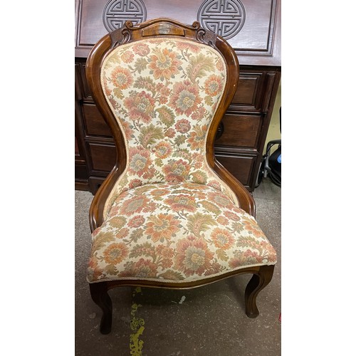 167 - REPRODUCTION VICTORIAN KIDNEY BACKED FABRIC NURSING CHAIR