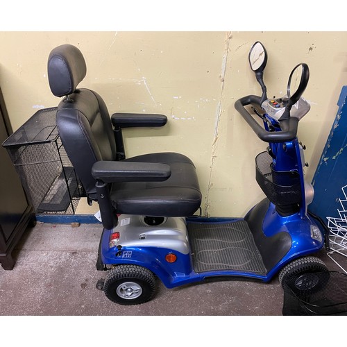 165 - KYMCO MOBILITY SCOOTER WITH CHARGER - NO KEYS