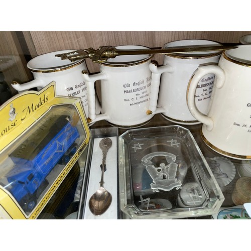 317 - SHELF OF MASONIC LODGE CERAMIC MUGS, TEACUP DUOS, LIGHT SWITCH COVER AND GLASS PIN DISH