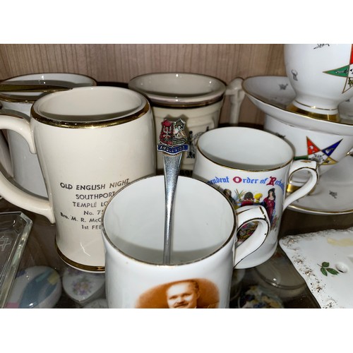 317 - SHELF OF MASONIC LODGE CERAMIC MUGS, TEACUP DUOS, LIGHT SWITCH COVER AND GLASS PIN DISH