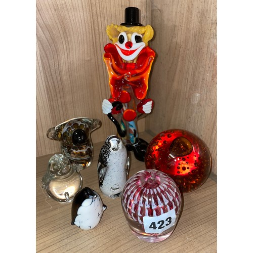 423 - GLASS MURANO CLOWN FIGURE, AMBER BUBBLE PAPER WEIGHT, AND AUSTRALIAN ART GLASS ANIMAL FIGURES