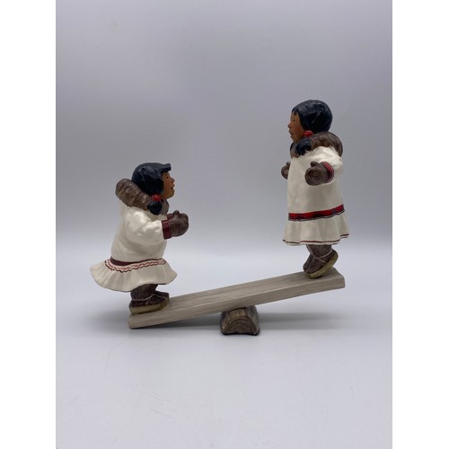 462 - ALAN JOHNSON 1998 “BETSY AND JO” CERAMIC INUIT FIGURE GROUP