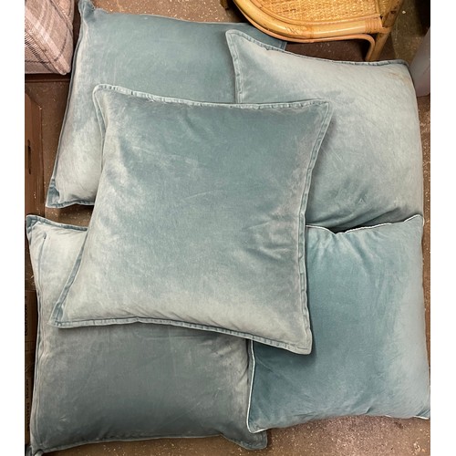 186 - GREEN VELOUR SCATTER CUSHIONS