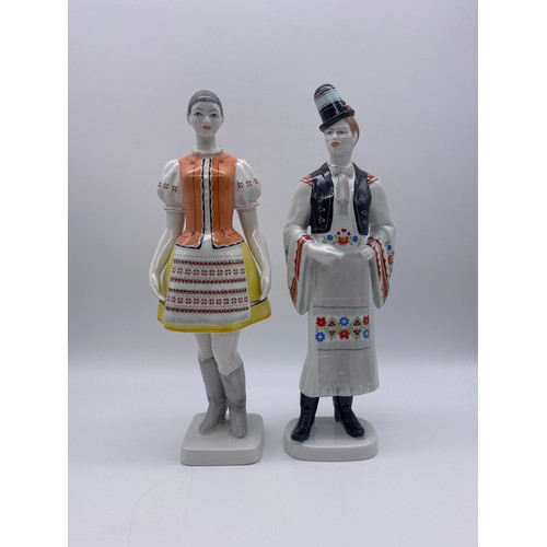 512 - PAIR OF HOLLOHAZA HUNGARIAN PORCELAIN PEASANT FIGURE GROUPS