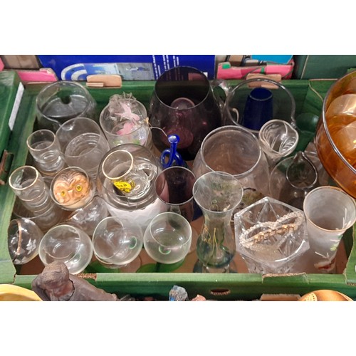 229 - TWO CARTONS OF PURPLE AND COLOURED GLASSWARES, DRINKING GLASSES, SUNDAE BOWLS